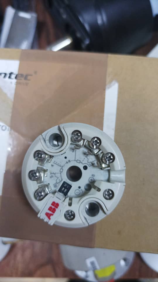 ترانسمیتر دما مدل TTH200 برند ABB (1)